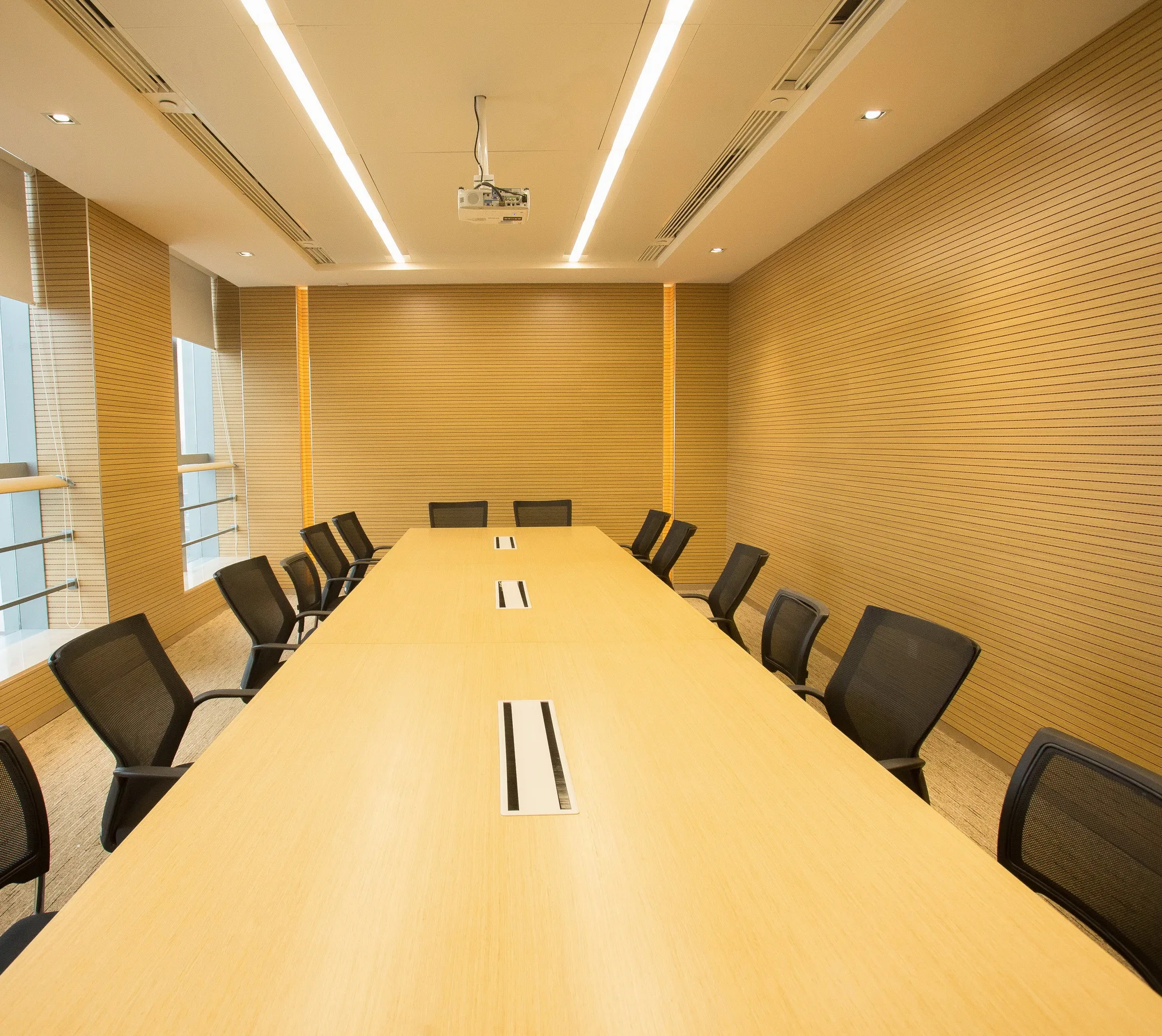 Modern design white leg 16 person conference table with socket box meeting room table