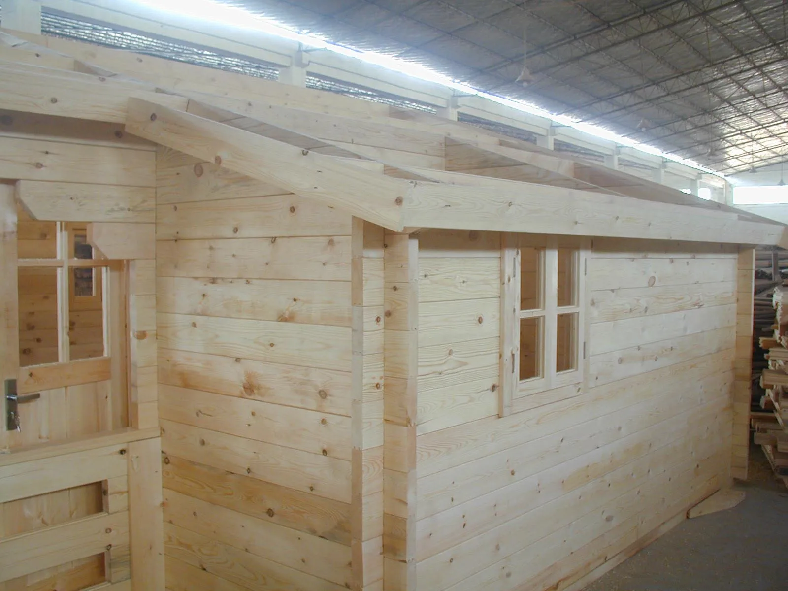 Prefabricated 2 - storeys Log Material and House Use wood houses and villas