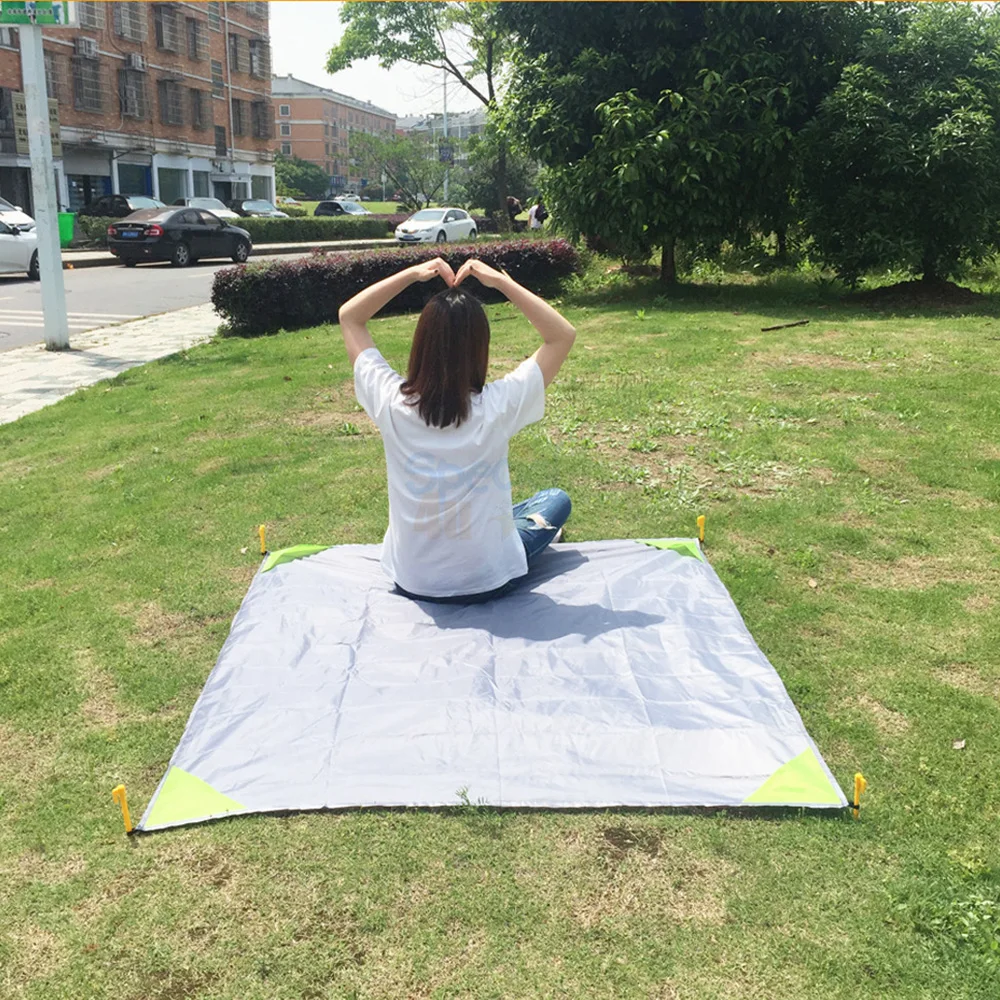 Wholesale portable folding picnic blanket nylon beach pocket mat