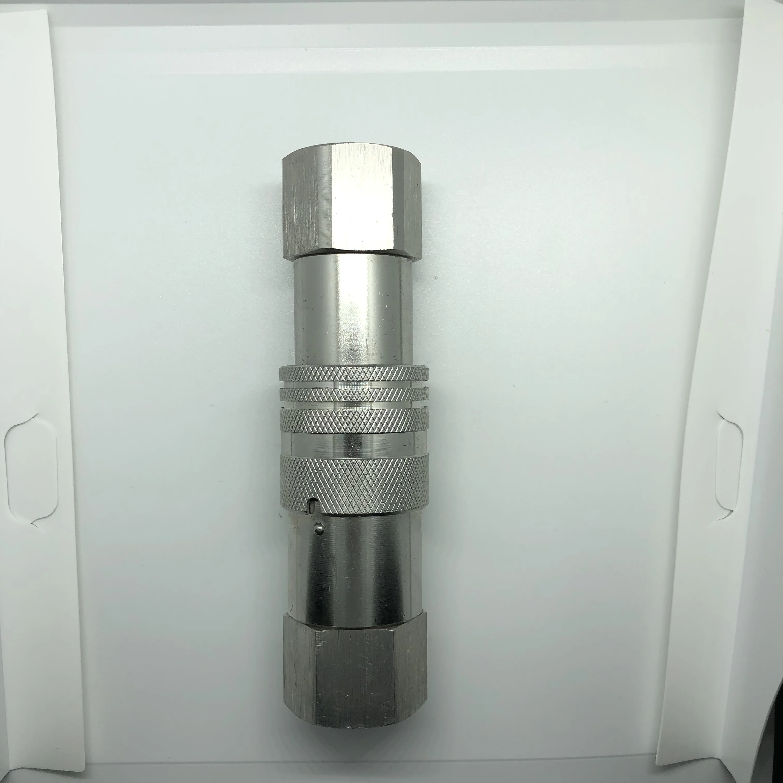 
ISO 16028 Flat Face Carbon Steel 30 Mpa Working Pressure Hydraulic Quick Couplings 