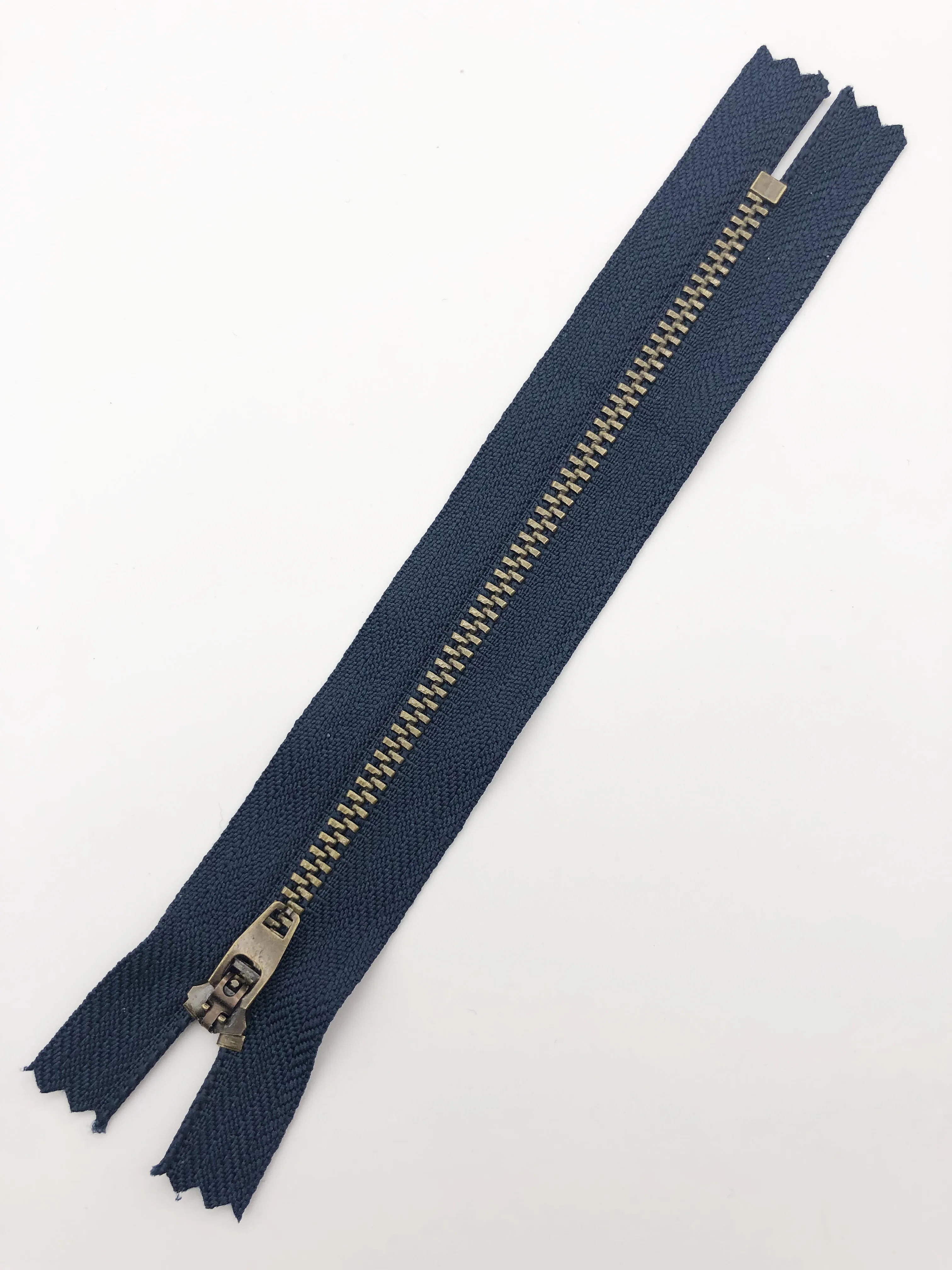 4.5yg jean zipper antique brass color Y teeth navy tape 15cm