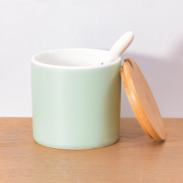 Hot selling 2 sizes colorful wooden tray kitchen ceramic spice jar set with spoon