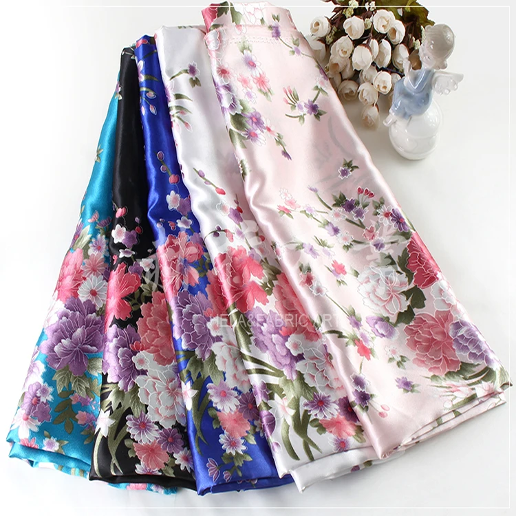 
 Заводская дешевая цена, без азо, мягкая гладкая 100% полиэфирная блестящая атласная ткань с цветочным принтом  