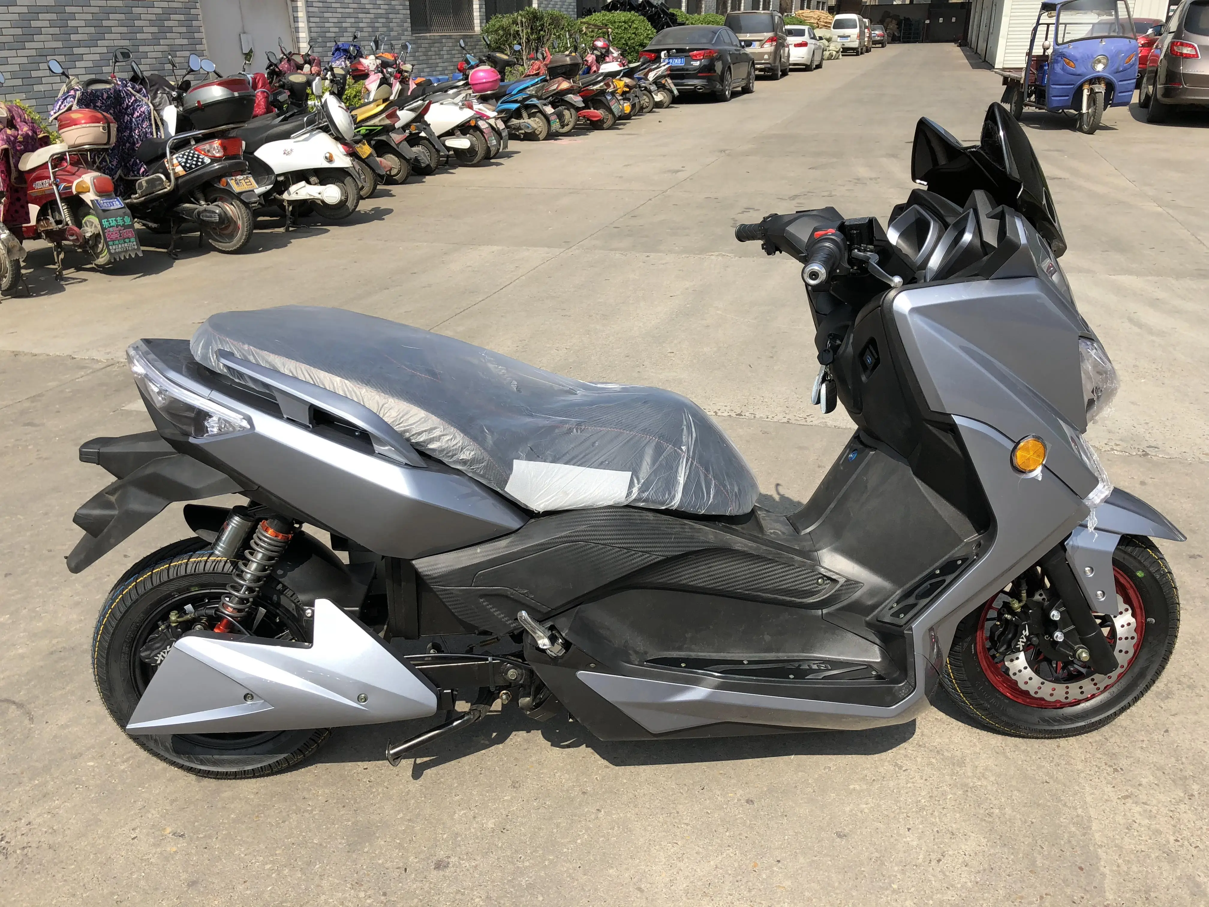 Wuxi Newest Cool Electric T8 Maxi Scooter for Sale