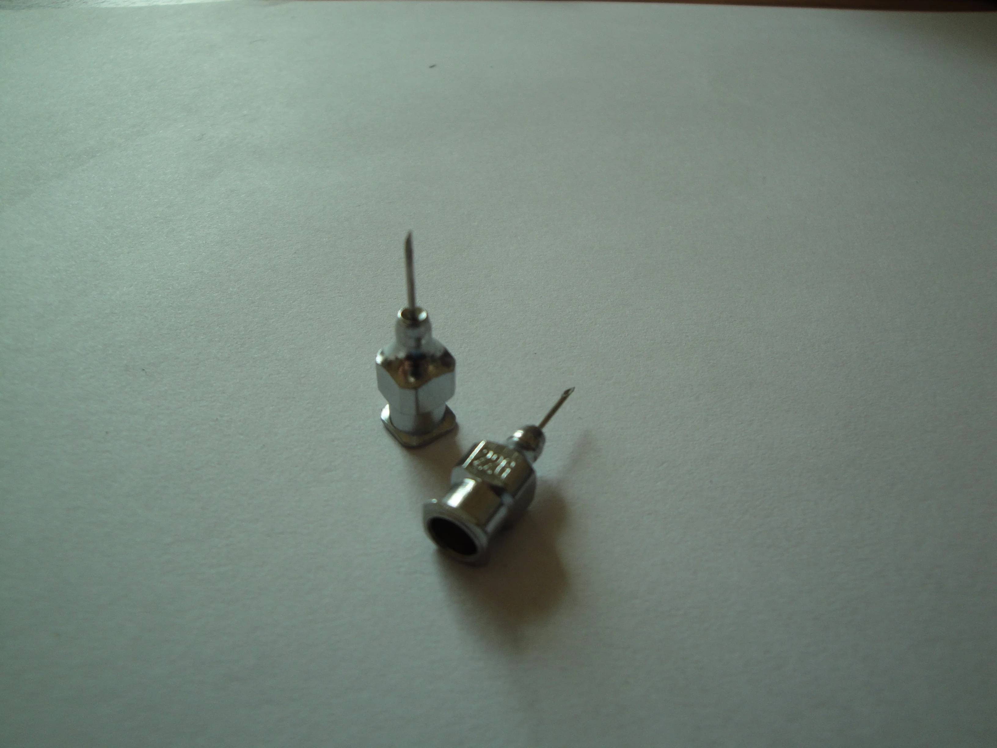 RE - USABLE LUER LOCK STAINLESS STEEL HYPODERMIC NEEDLES FOR VETERINARY USE