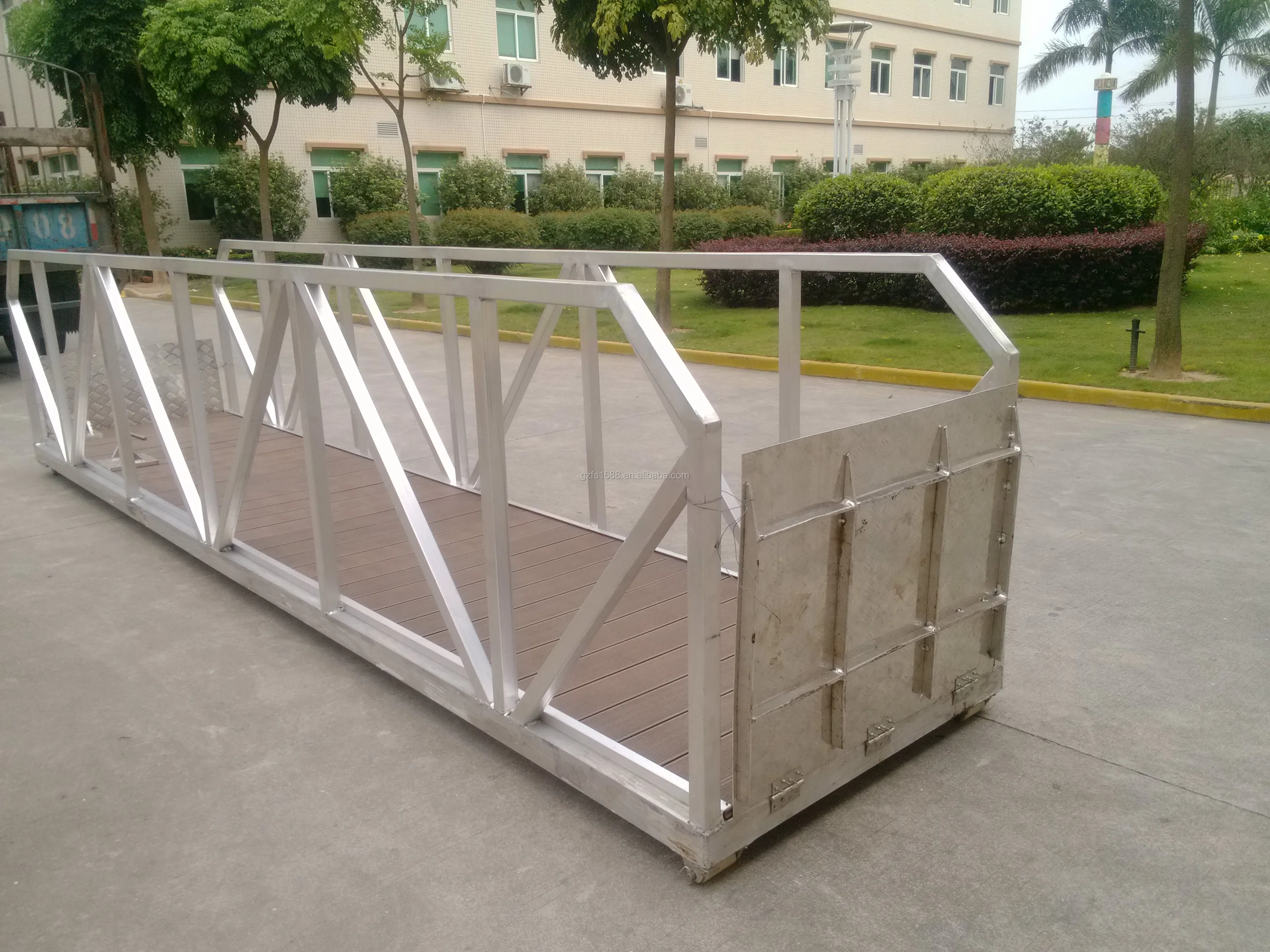 Economic corrosion resistant aluminum material handrail gangway for marine