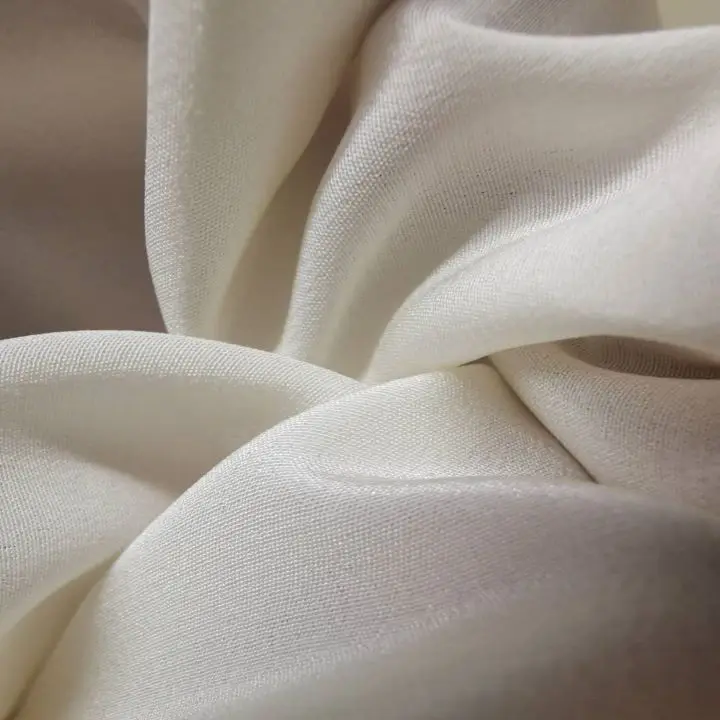 Устойчивая белая шелковая ткань на заказ, дышащая гладкая шелковая ткань от производителя