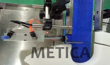 PLC control Automatic star wheel capping machine and screw capper with feeding cap  for plastic screw caps