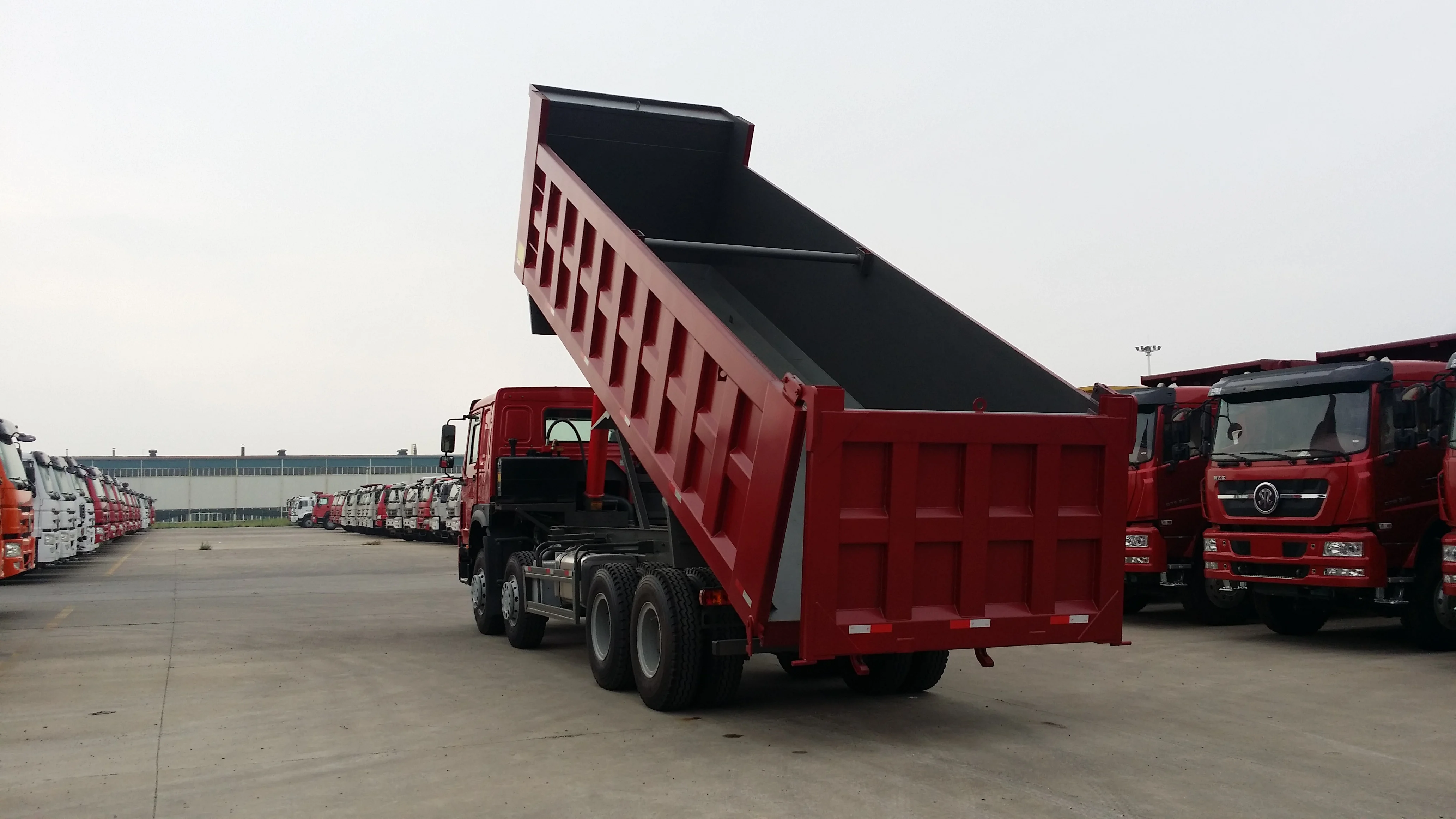 Самосвал HOWO 8x4, 60 тонн