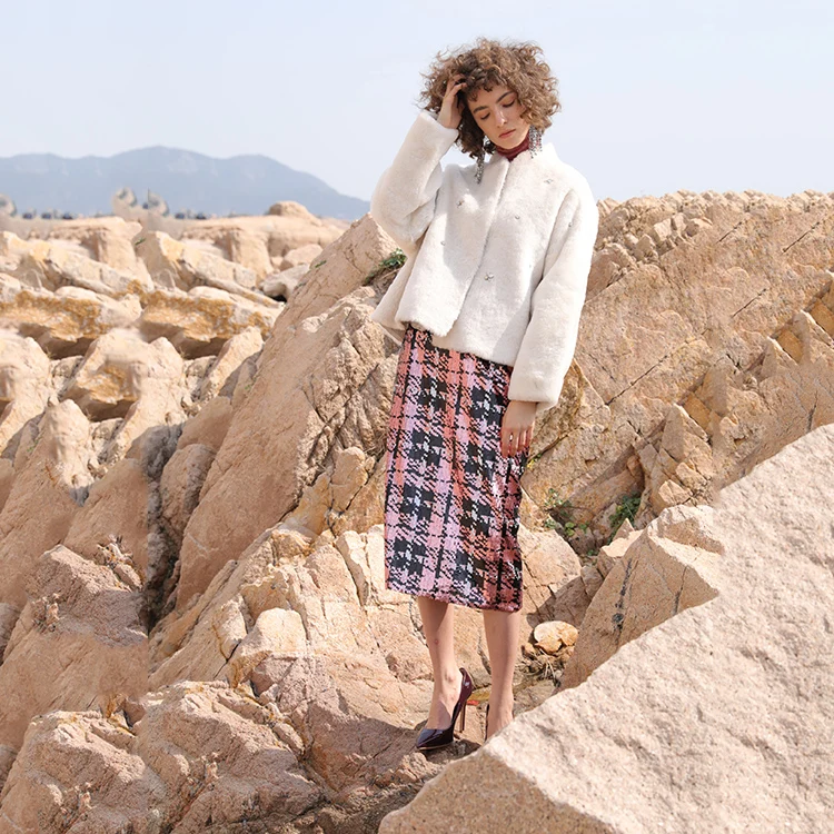 Factory Direct Customize Modern Oem Service White Faux Fur Coat Winter Warm Ladies Sheep Shearing Fur Coats