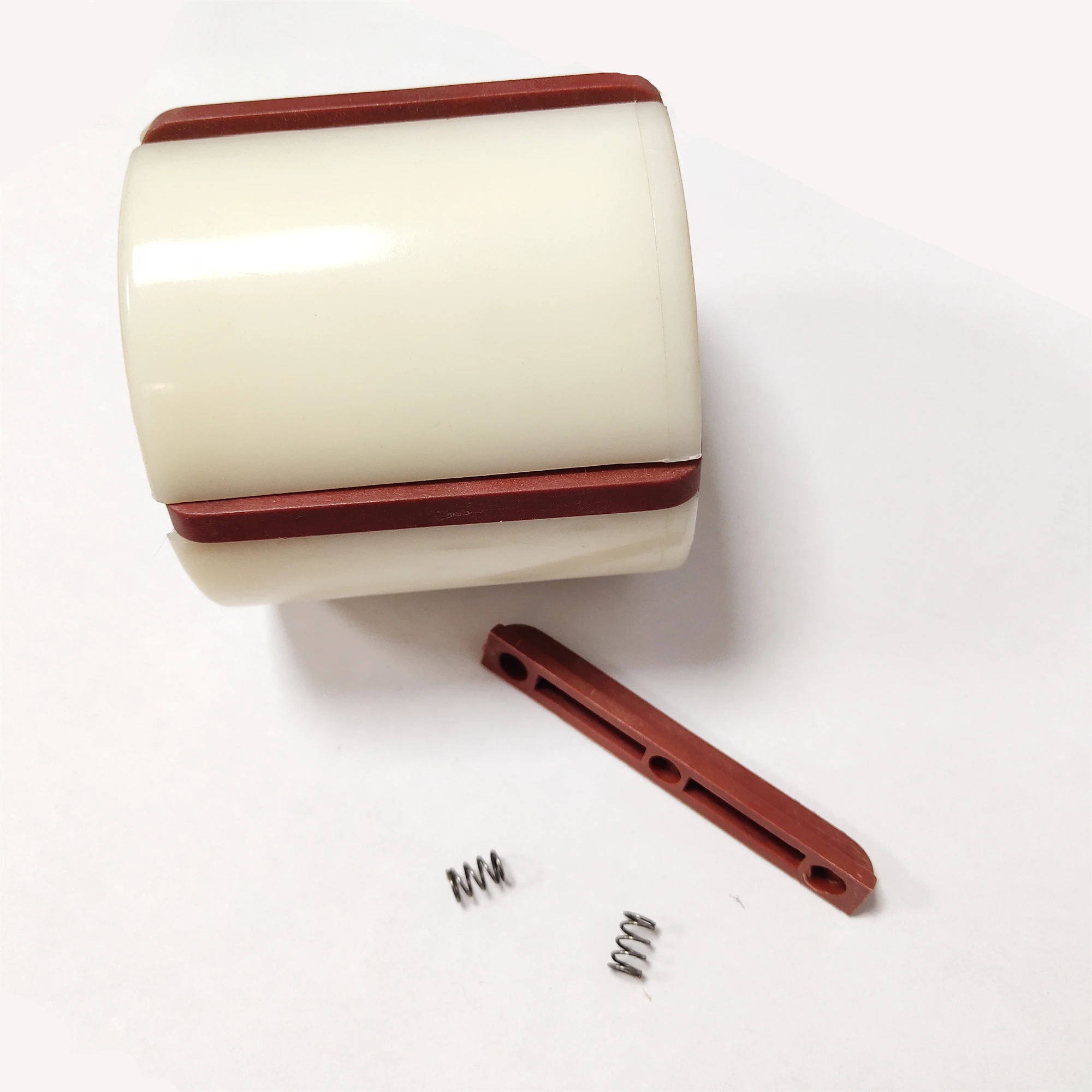 Bush/plastic core holder for slitting machine