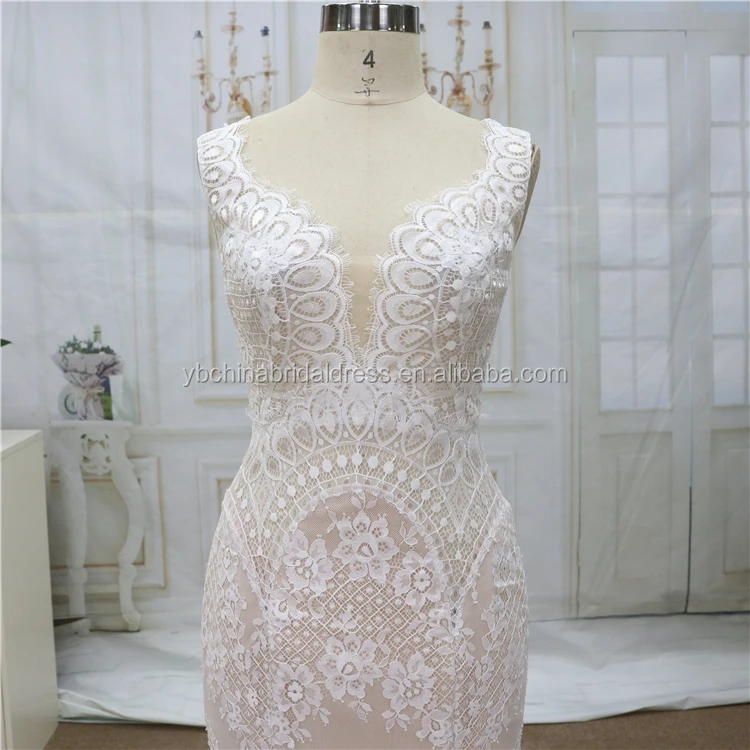 
With two shoulder and V neckline cake skirt wedding dress 