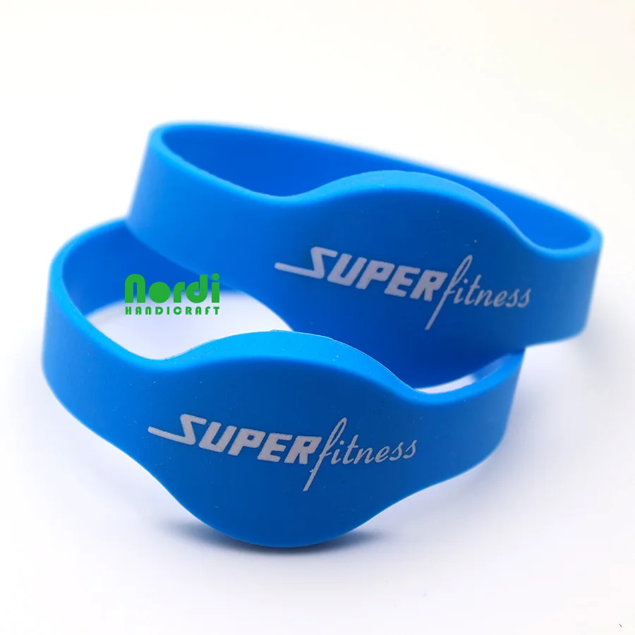 Дешевые пользовательские HF пассивный 13,56 мГц NFC RFID Силиконовый браслет/браслет для оптовая продажа