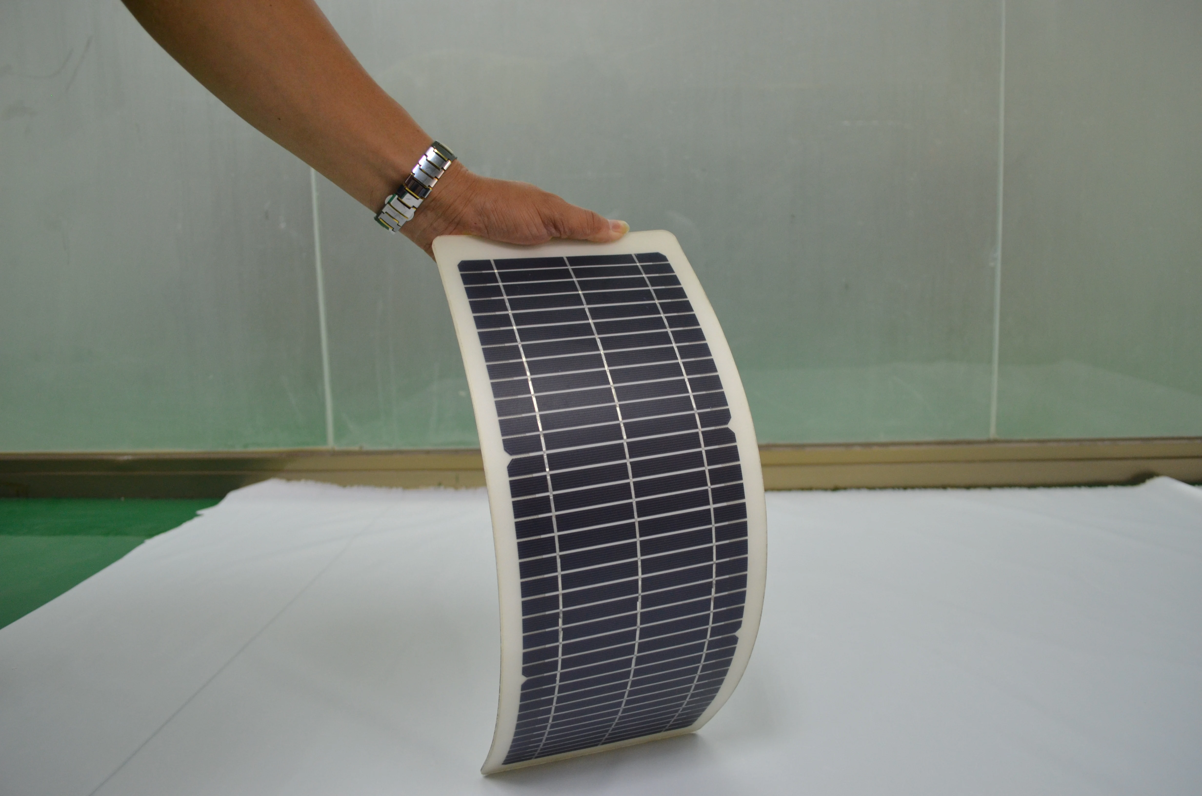 
10w 18v Mono flexible thin film solar panel for boats and car roof with CE rohs 