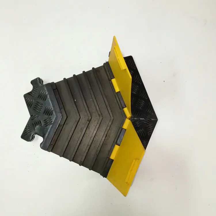 Zhejiang завод 2/3/5 канала желтый и черный резиновый кабель протектор