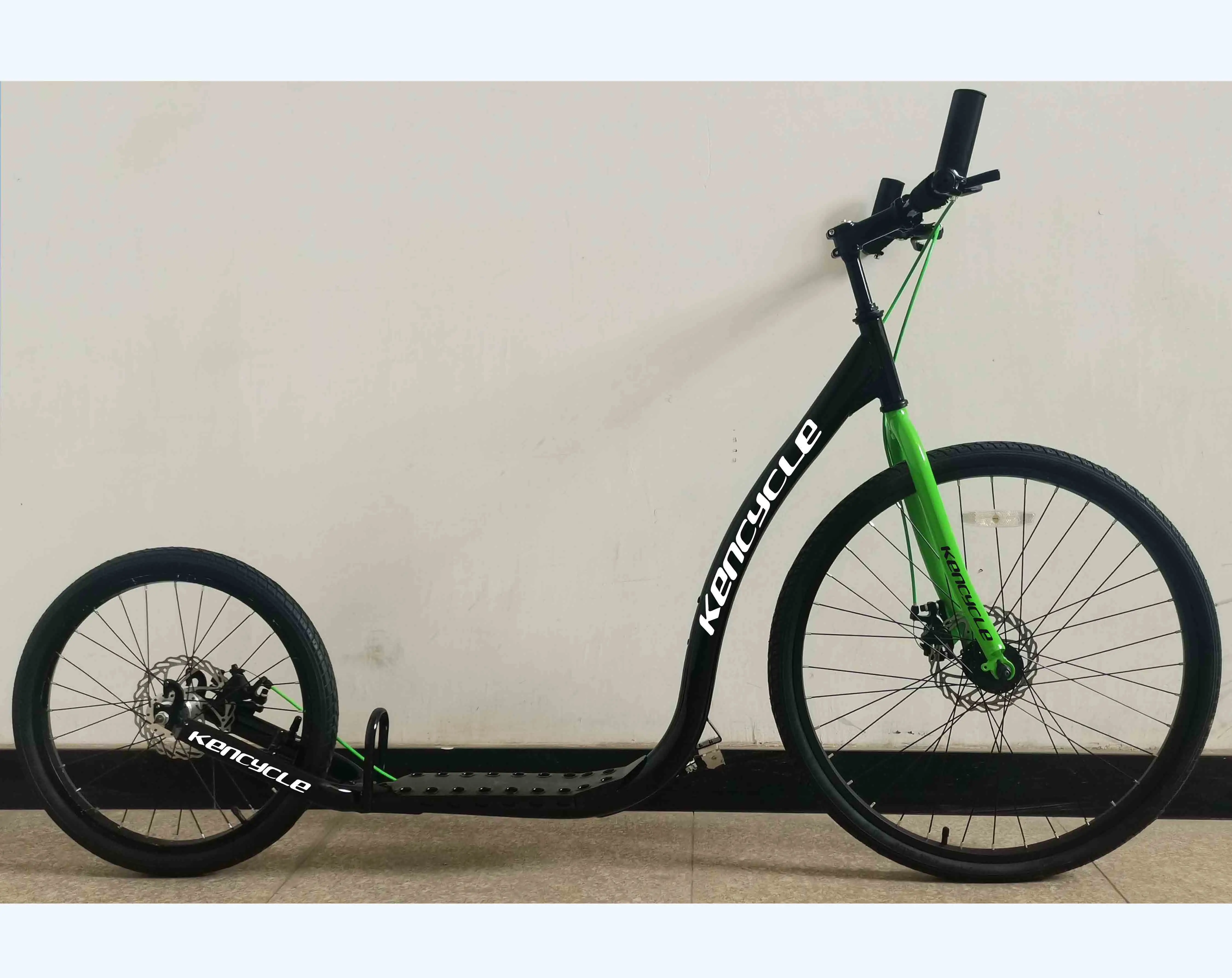 Модный взрослый самокат/собака скутер/улица footbike