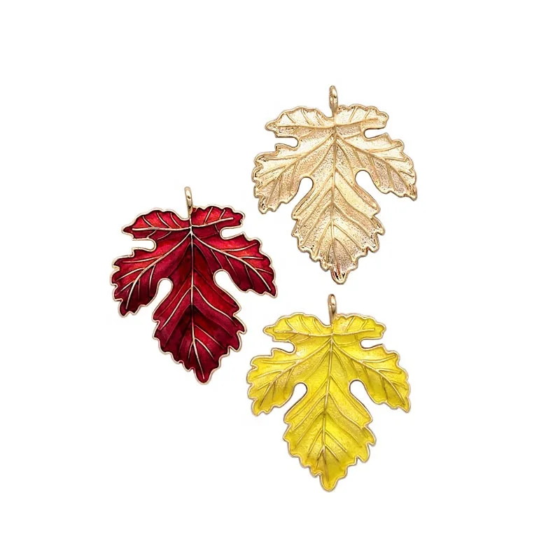 
 Custom 3D Alloy Shine Enamel Plant Lapel Pin Gold Plated Maple Leaf Pin  