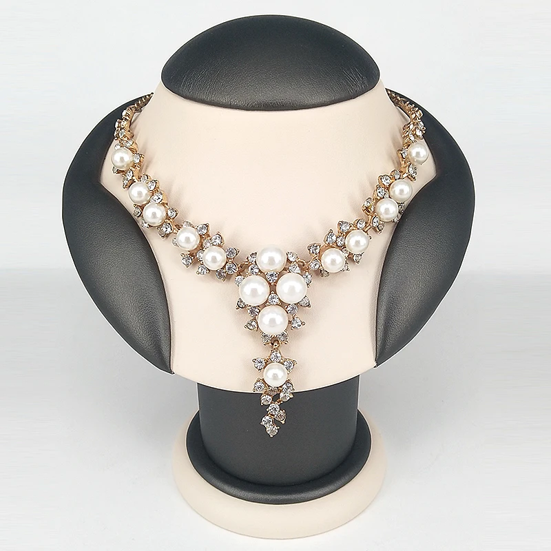 High-end handcrafted custom jewelry from Chinese manufacturers showcases the portraits necklace bust