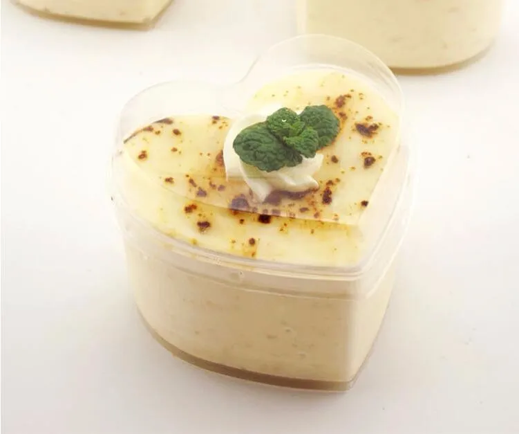 Пластиковые одноразовые два сердца Свадебный десерт чашки контейнер с крышкой