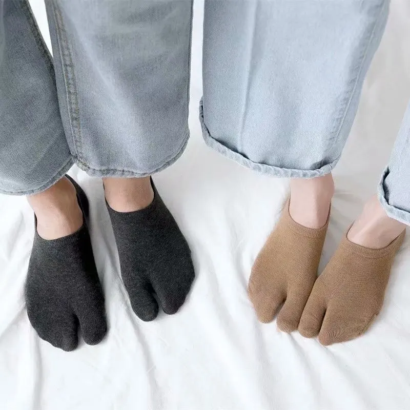 Spring and summer new cotton two - fingered invisible socks for men and women