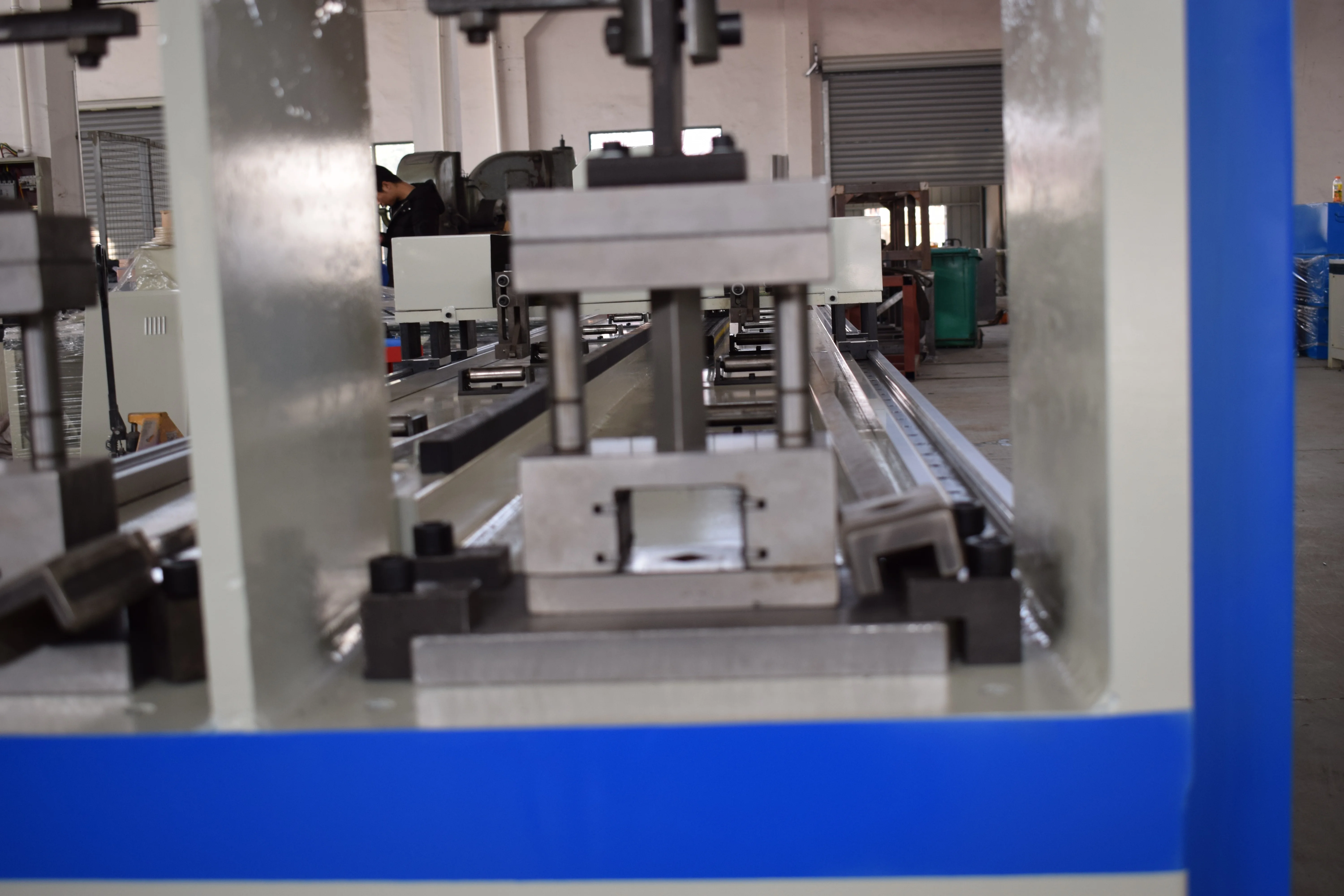 Hydraulic Automatic CNC Tube Punching Machine Pipe Punch Hole