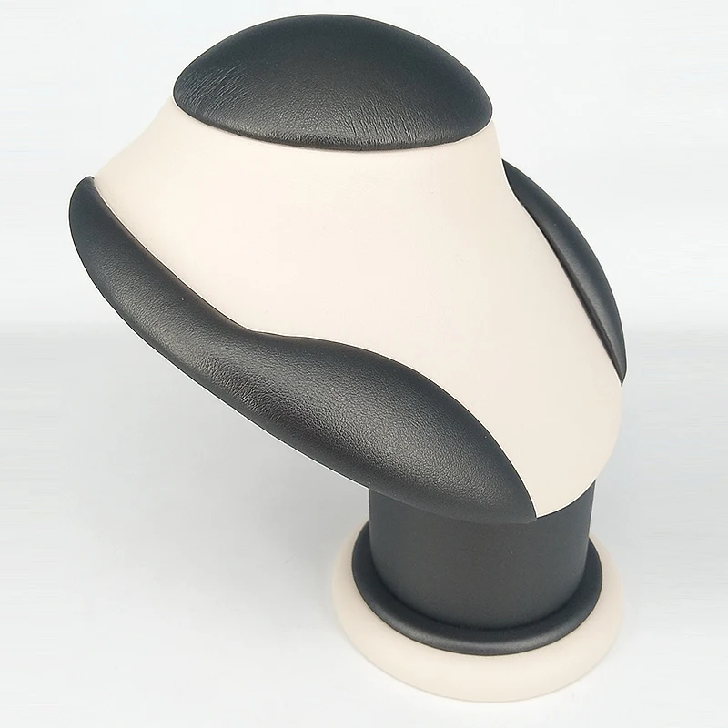 High-end handcrafted custom jewelry from Chinese manufacturers showcases the portraits necklace bust