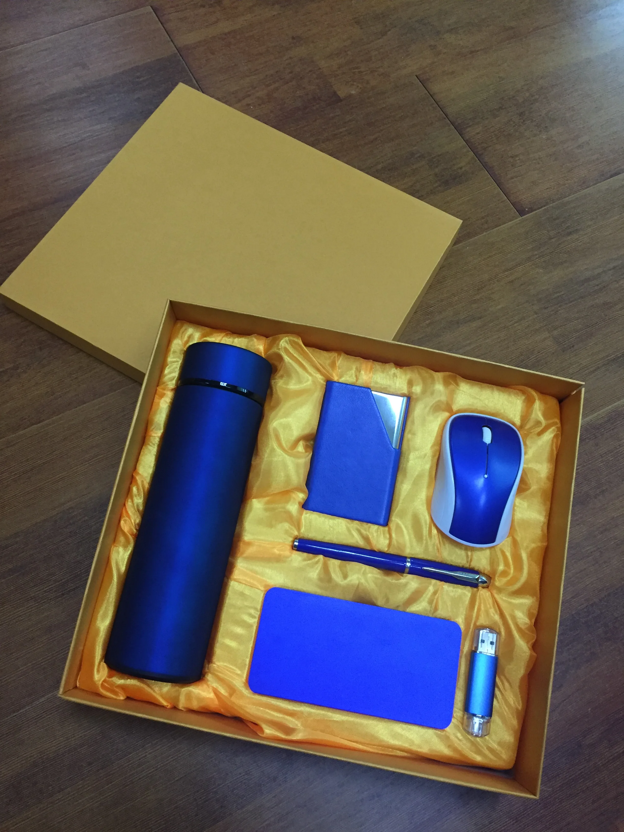 Flash drive mouse card holder pen Vacuum  VIP business Luxury gift sets