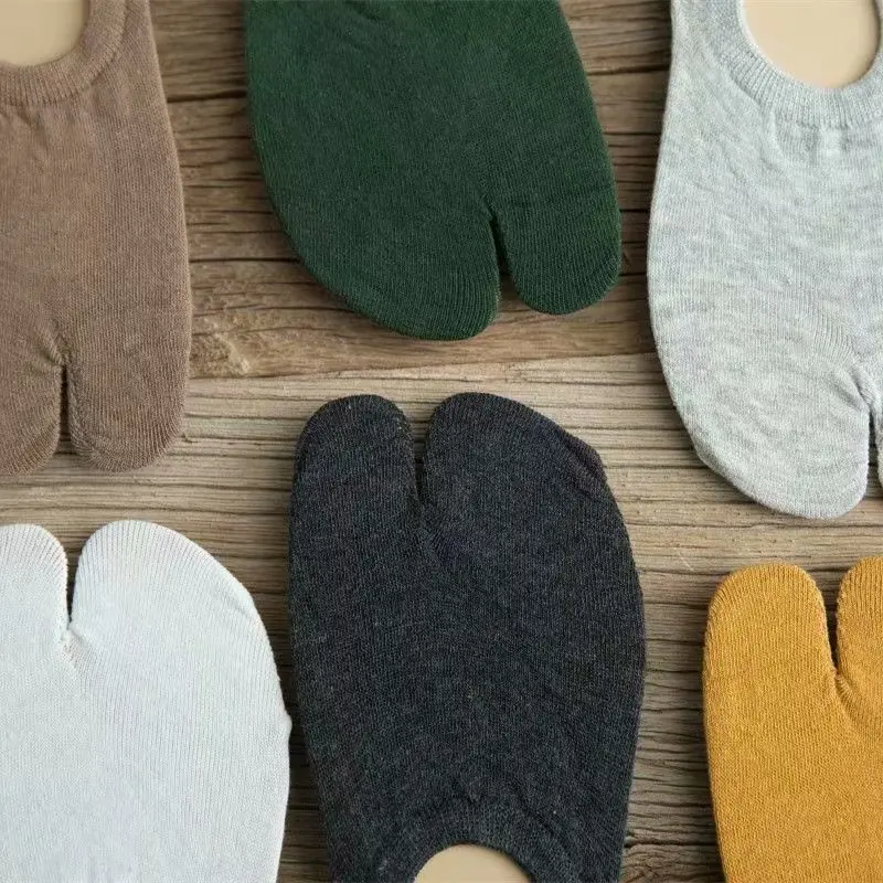 Spring and summer new cotton two - fingered invisible socks for men and women