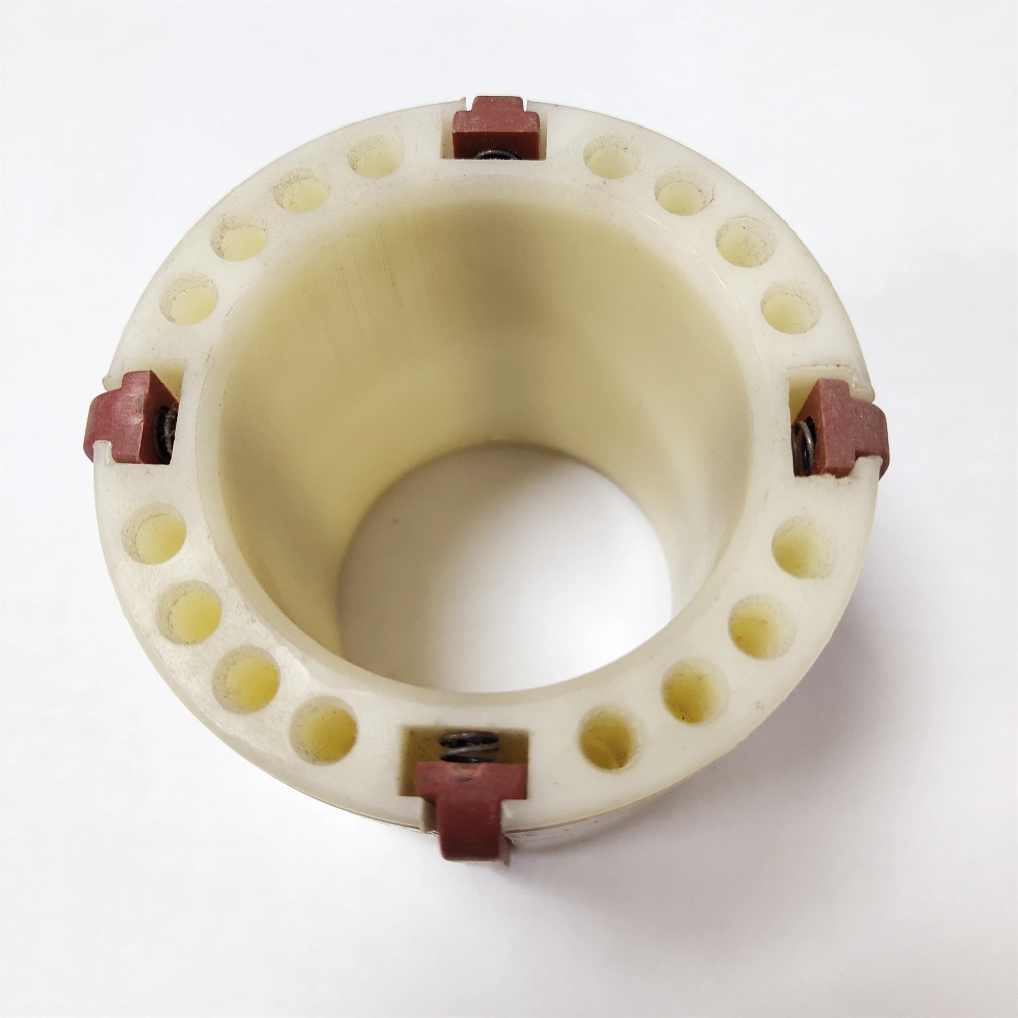 Bush/plastic core holder for slitting machine