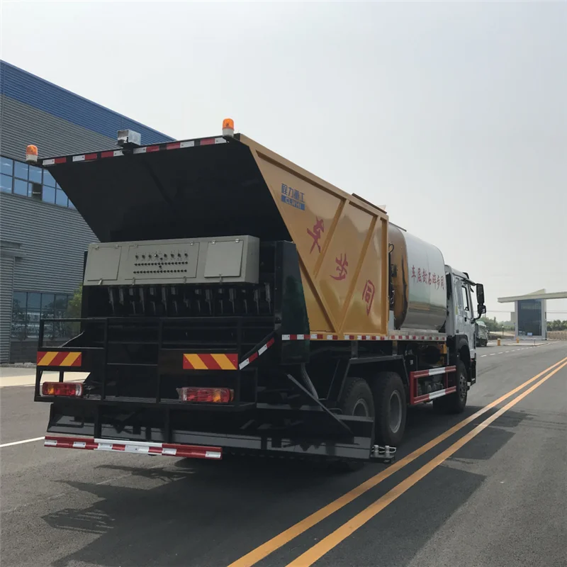 6x4 Sinotruck Synchronous Asphalt Chip Seal Sealer Sealing Truck including 8000 liters asphalt and 12000 grave tank