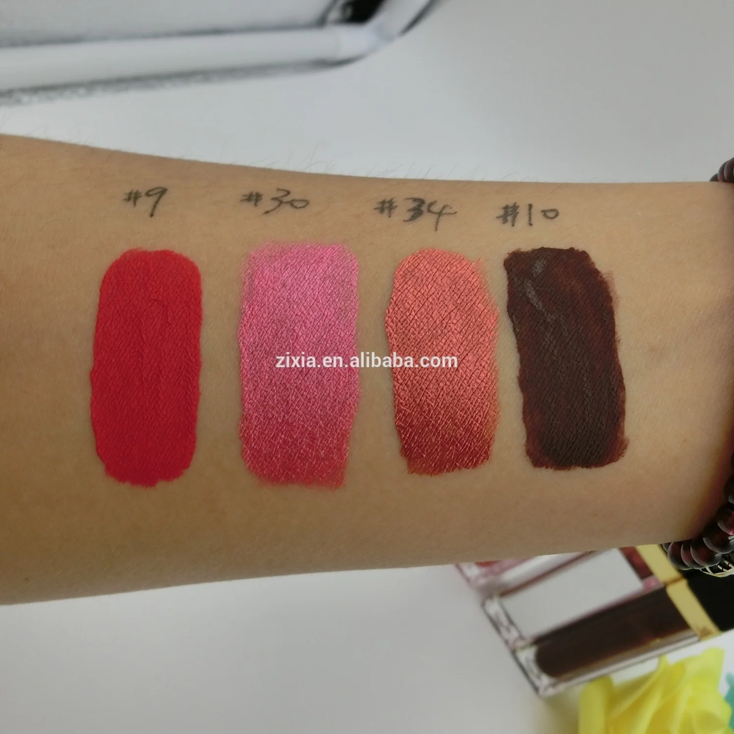 2019 New custom lip gloss lipstick liquid matte wholesale multicolor lipgloss with led light mirror