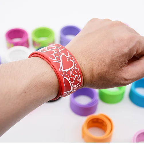 Factory Wholesale Silicone Pat Circle Clap Snap Ring Wrist Strap Toy Bracelets Promotional Gift Ruler