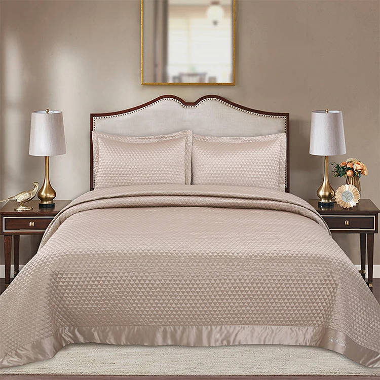 Solid Color Satin Fabric Microfiber Hotel Quilted Bedspread Quilt