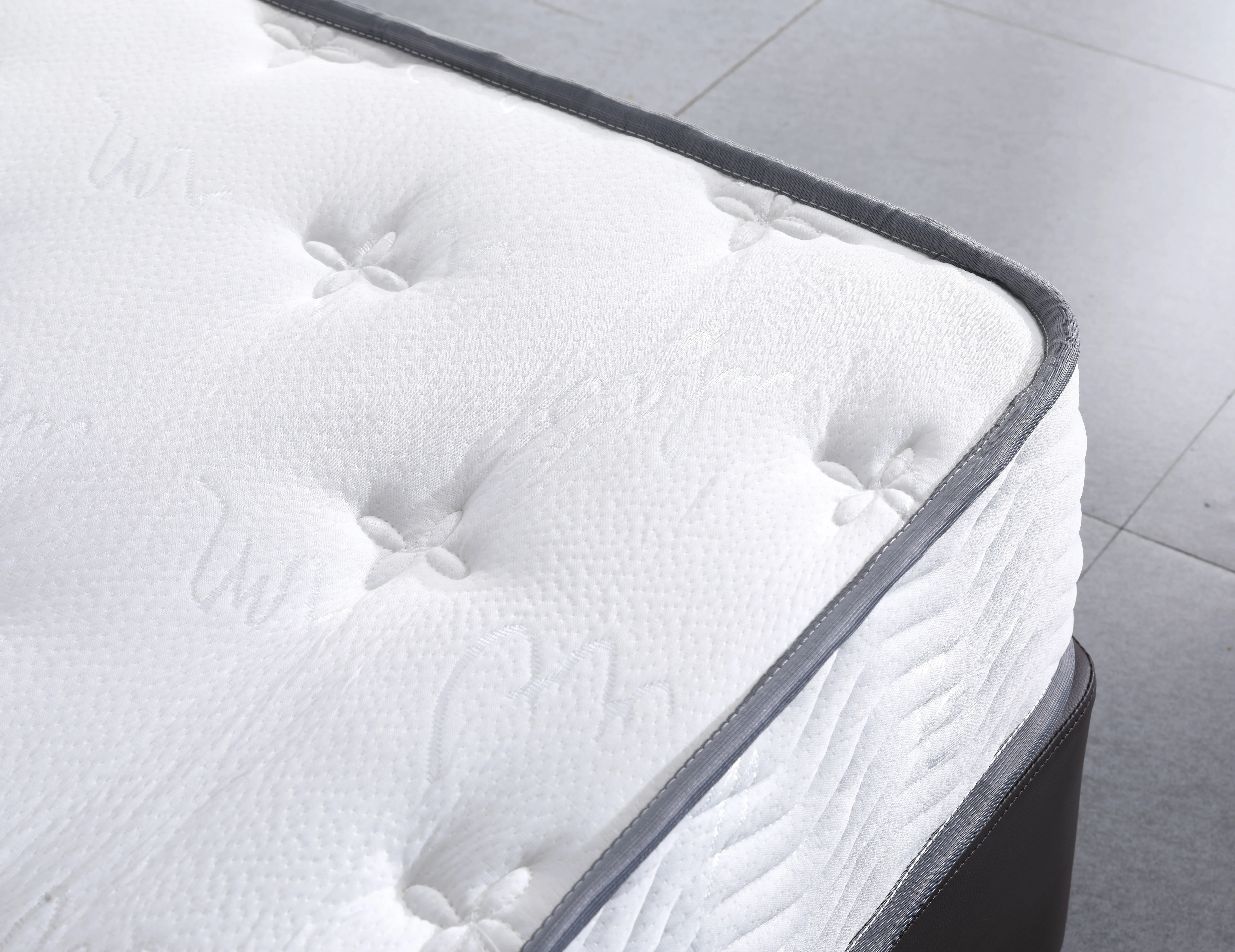 
Custom Logo Accepted and Queen, King Size Roll Up Folding Mattress for Sleeping 