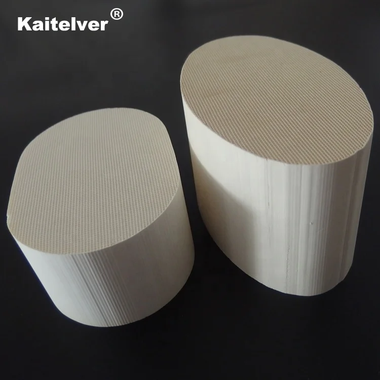 Ceramic substrate monolith catalyst carrier for vehicle catalyst convertor