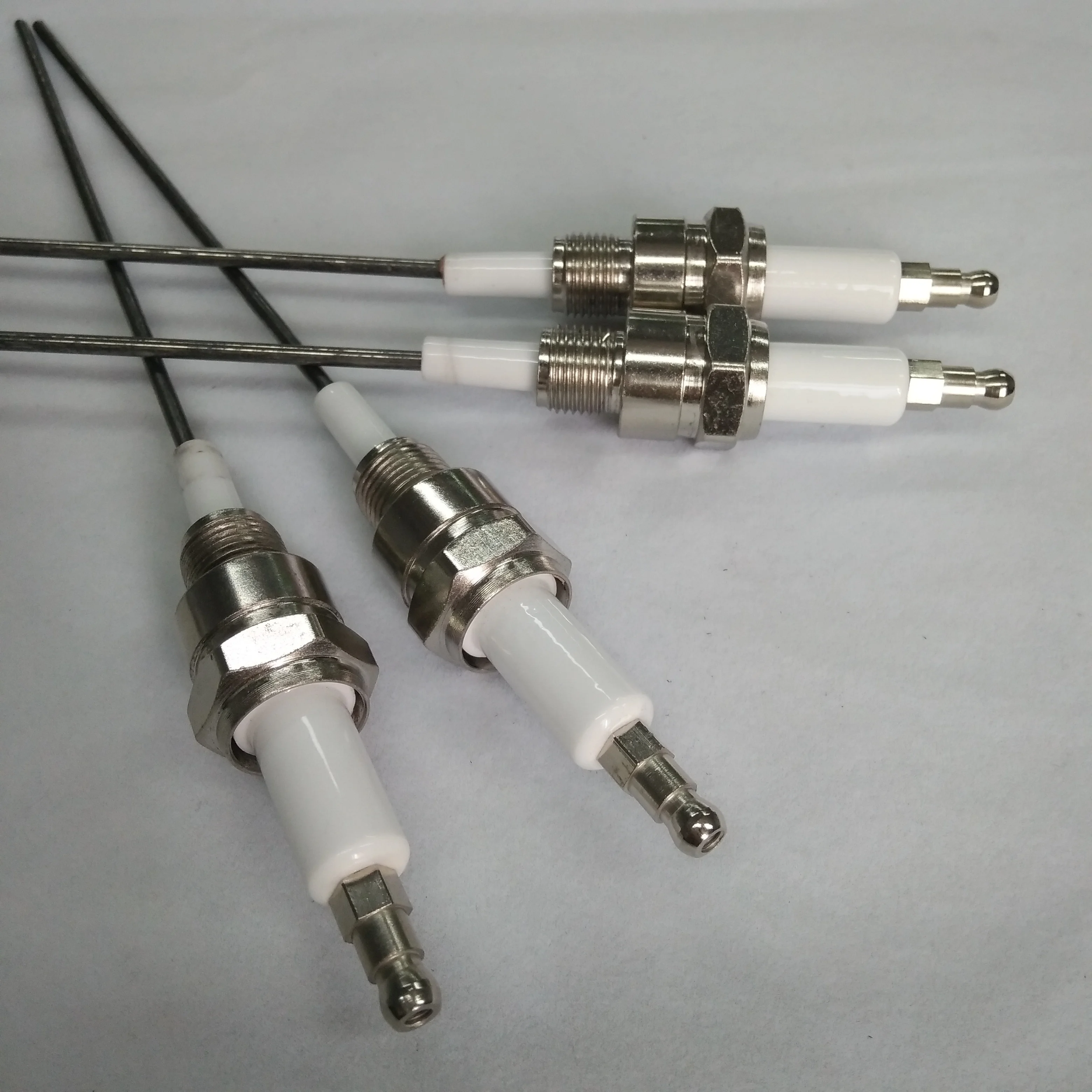 Высокая изоляционная застекленная белая глинозема керамическая игла зажигания