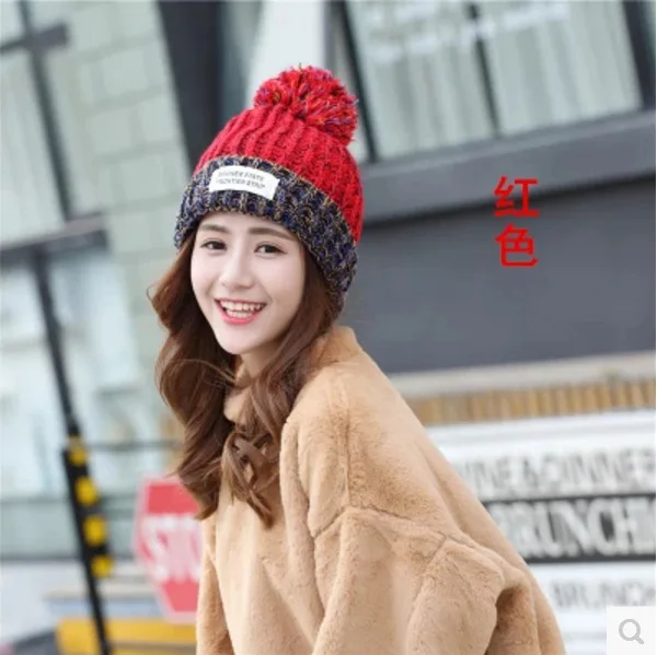 
OEM low MOQ New style korean winter pom pom beanie cuff plain hats with woven label 