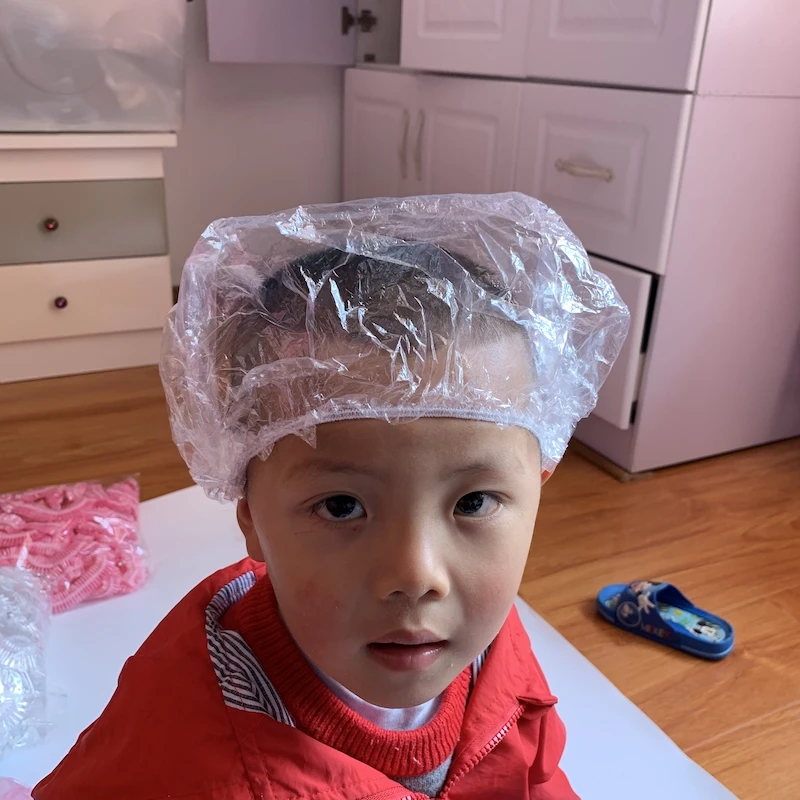 Чистый материал, пластиковая одноразовая шапочка для душа для ребенка