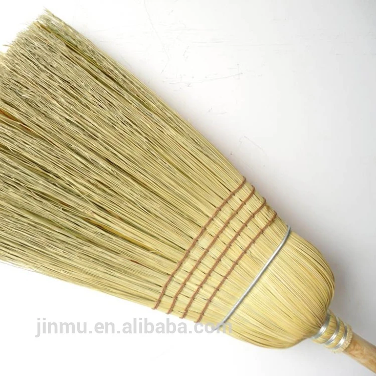 
 Легкая метла из натурального материала от JMIndustries Group  