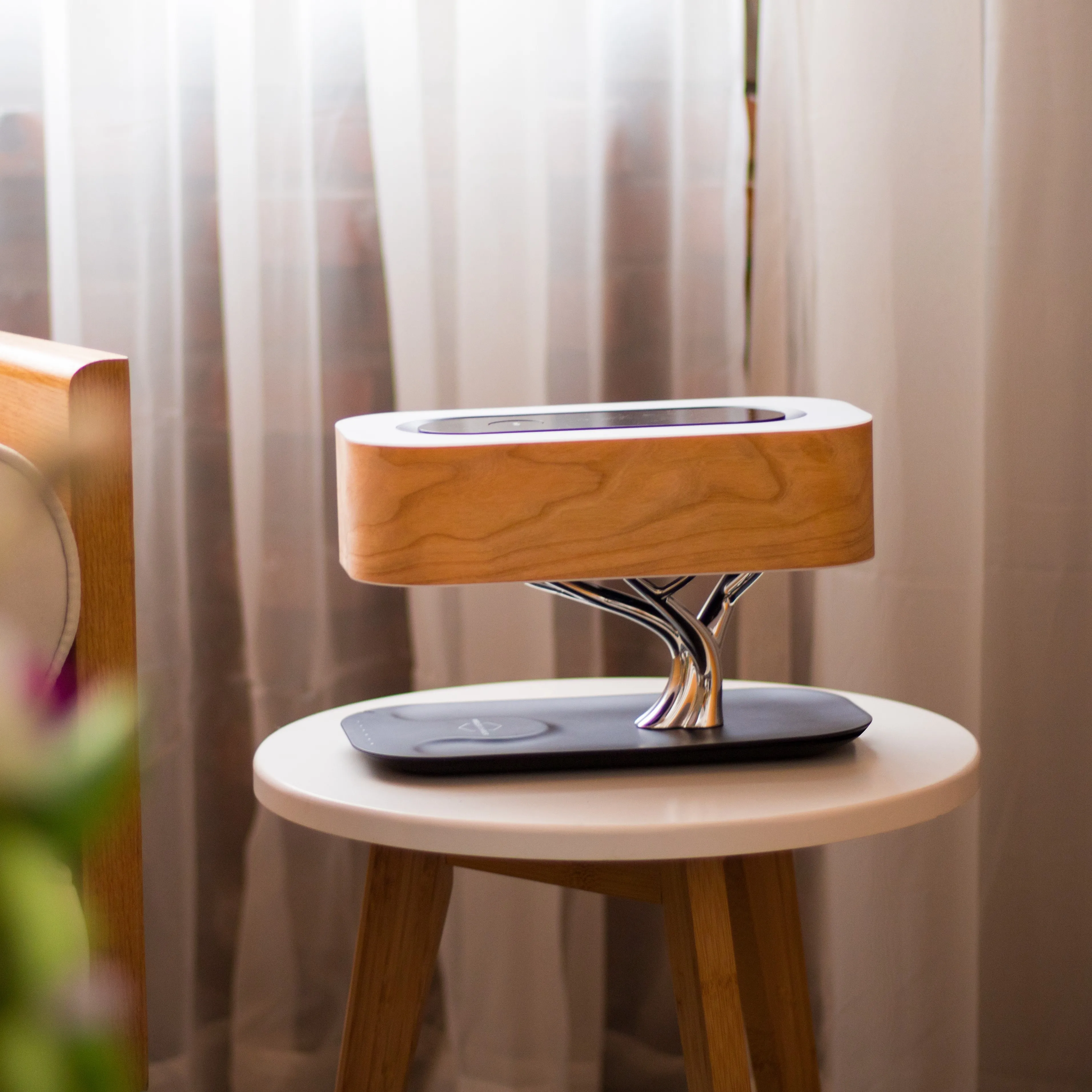 2020 Creative Tree bedside lamp Light desk lamps with QI wireless charging table light  YT-M1602-B2