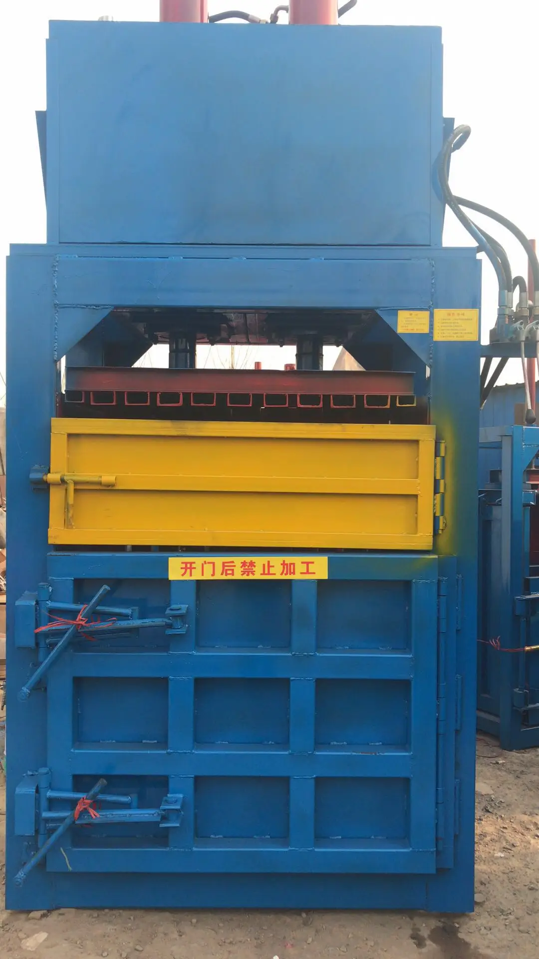 Electric Vertical Hydraulic Cotton Baling/ Textile Cloth Recycling Bailing Machine on a hot sale with high quality assurance