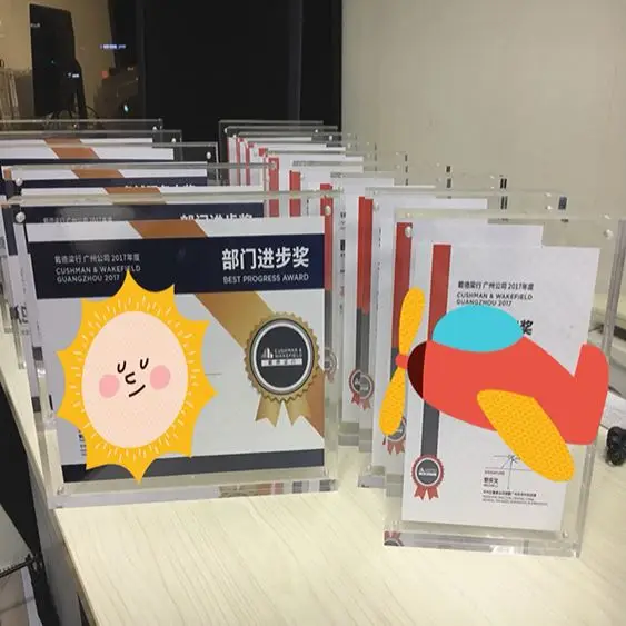 Good quality cheap acrylic picture frame customized with magnet