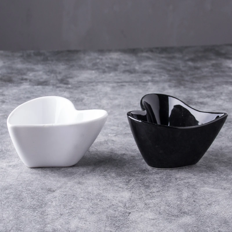 High quality home/restaurant/hotel table porcelain heart shaped bowls white dishes black ceramic heart shaped plates