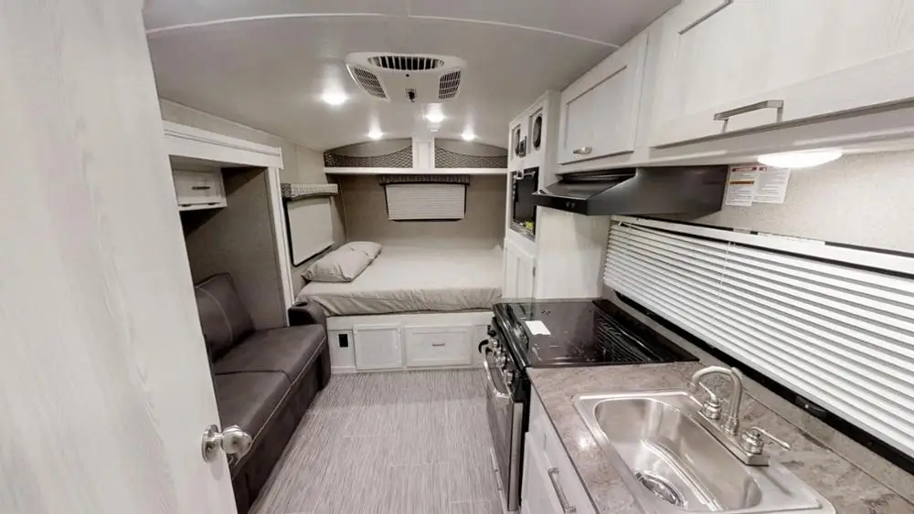 Recreational Traction Rv/motorhome/caravan Travel Trailer Taravel Trailer with Awning Manufacturer EC-MC-07AM 235/75R15 Kinlife