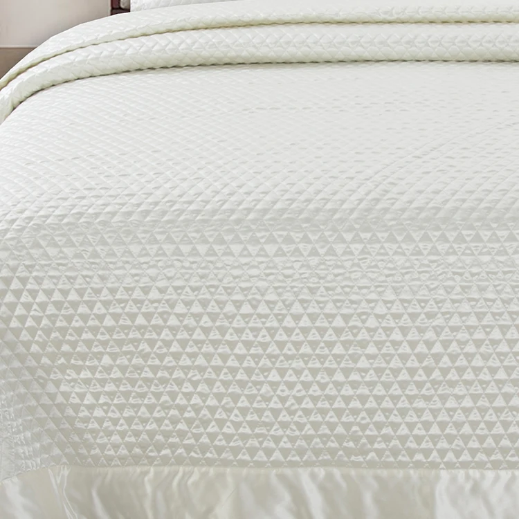 Solid Color Satin Fabric Microfiber Hotel Quilted Bedspread Quilt