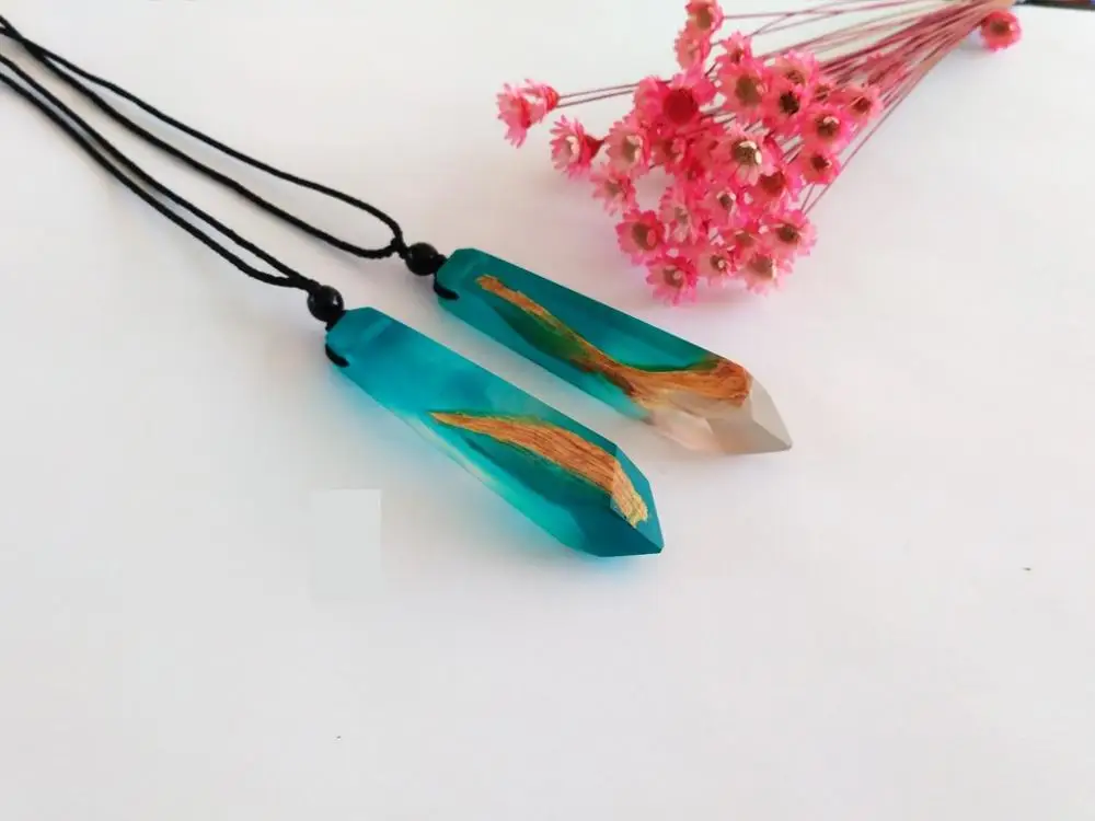 2019 Wooden ocean handmade resin wooden pendant sweater chain neck chain necklace for men and women creative new glue drops