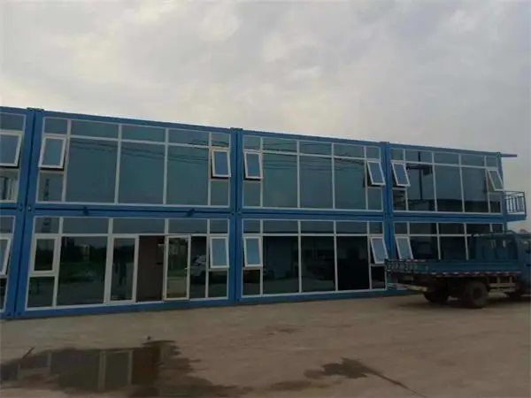 Comfortable and practical modern prefab duplex house