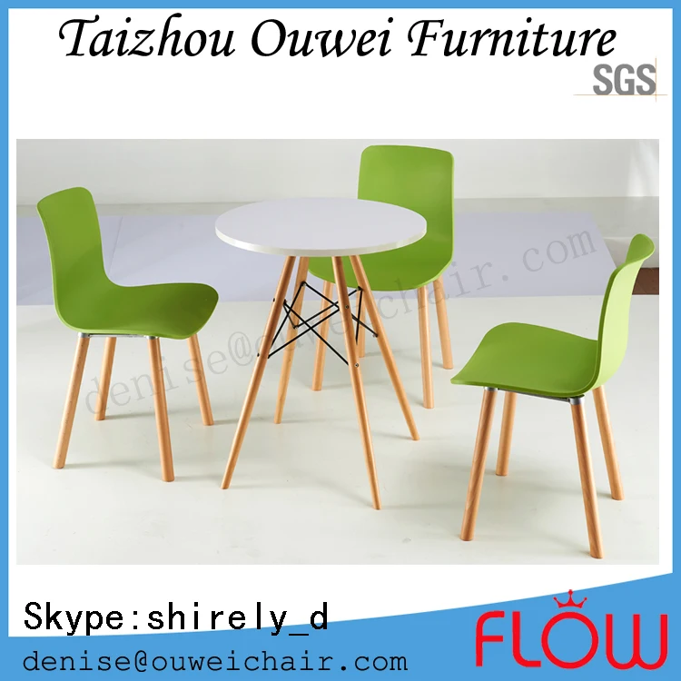 small round wooden homework table for kids