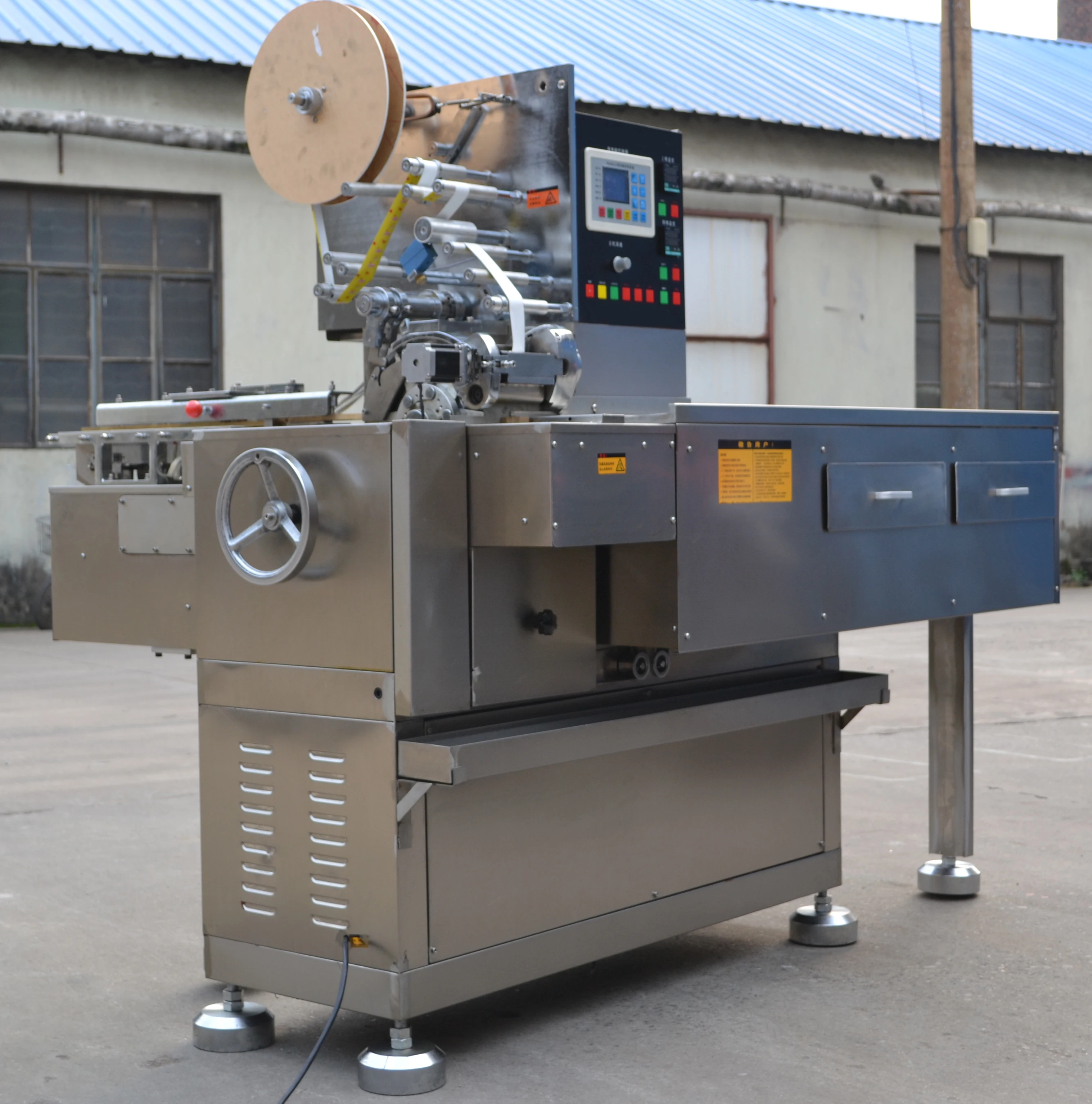 Bouillon cube packing machine