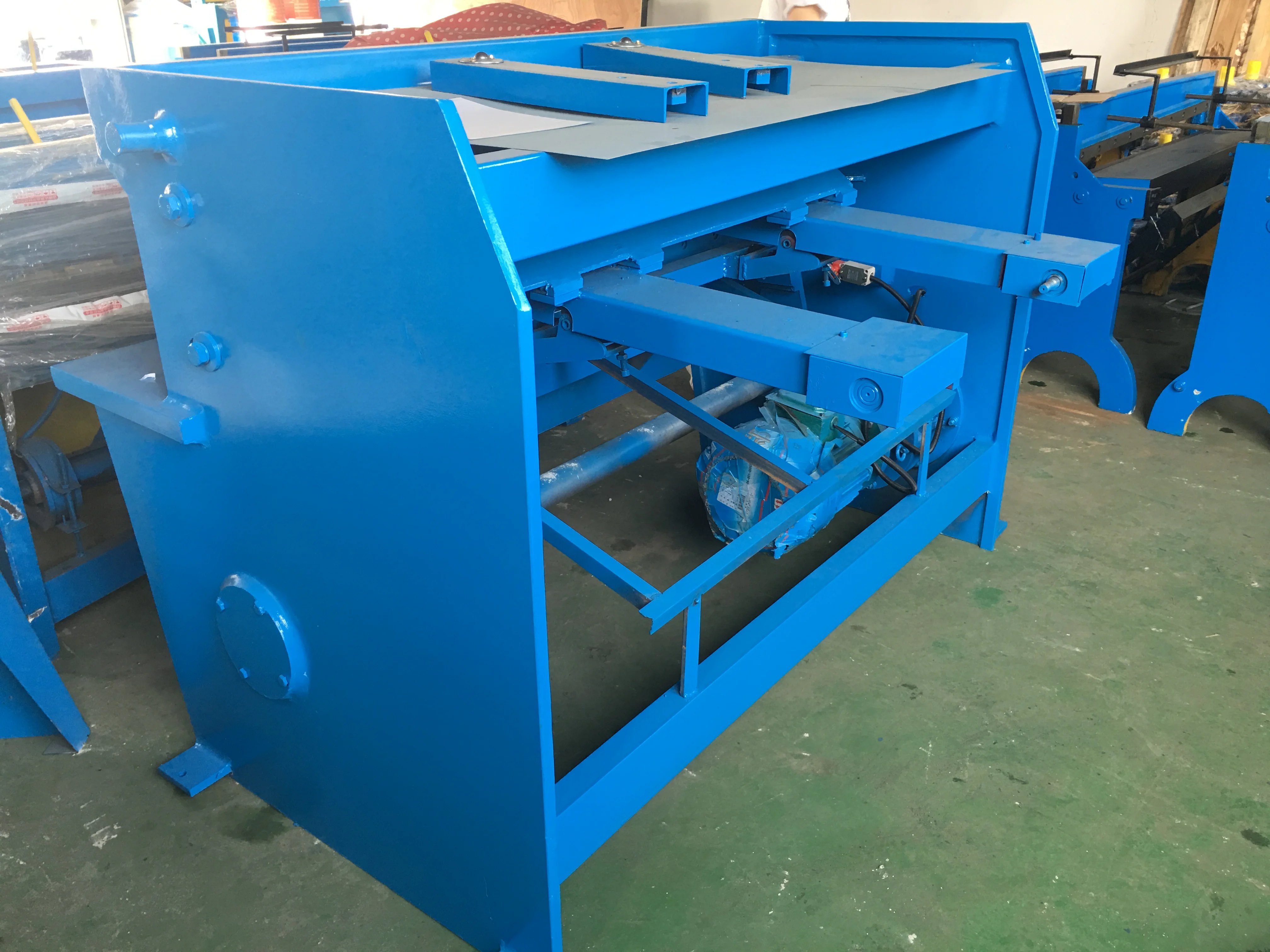 
Hot sale 4mm 2000mm electrical sheet metal shear,foot pedal shears,small mechanical shearing machine 